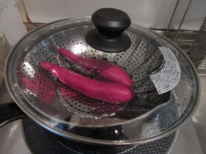 蒸し器にさつまいもセット